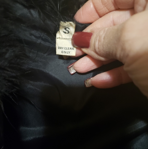 Black boa jacket clasp and snap closure. - Picture 2 of 12